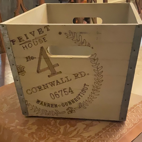 Awesome paint washed storage box. As new, mint condition and great look! - Picture 4 of 7